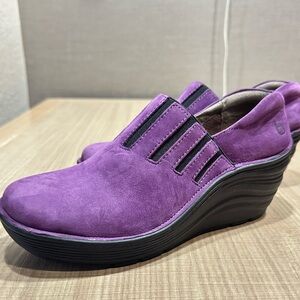 NWOB Bionics Purple Leather Wedge Shoe size 8